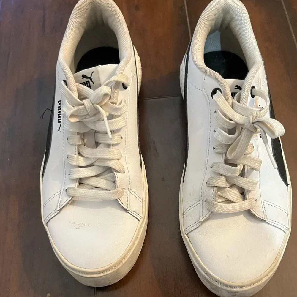 Puma White Low-Top Sneakers with Black Classic Stripe and Platform Size 8.5